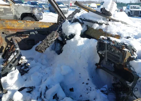 1998 Chevrolet K1500 Fleetside z USA, uszkodzony, nr VIN 1GCEK19S7WE100795